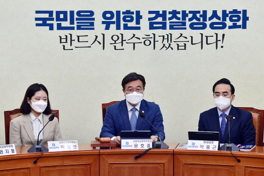 발언하는 윤호중 더불어민주당 공동비상대책위원장. 연합뉴스